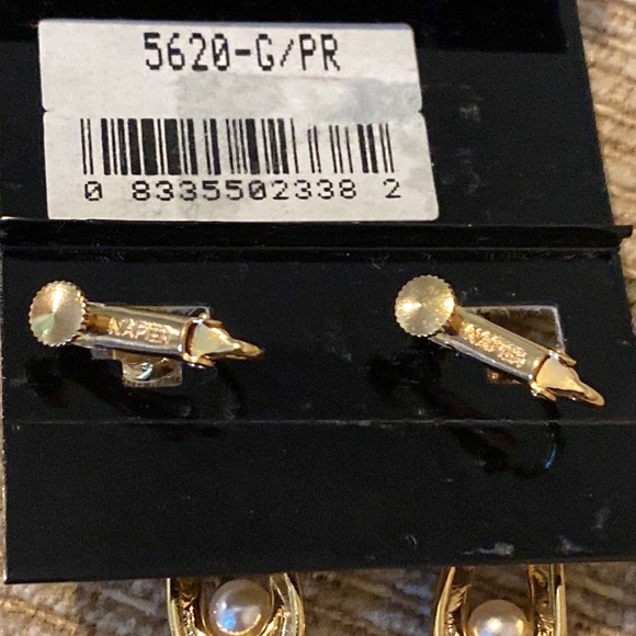 ⭐️NWT Vintage NAPIER Clip Earrings - Picture 5 of 8